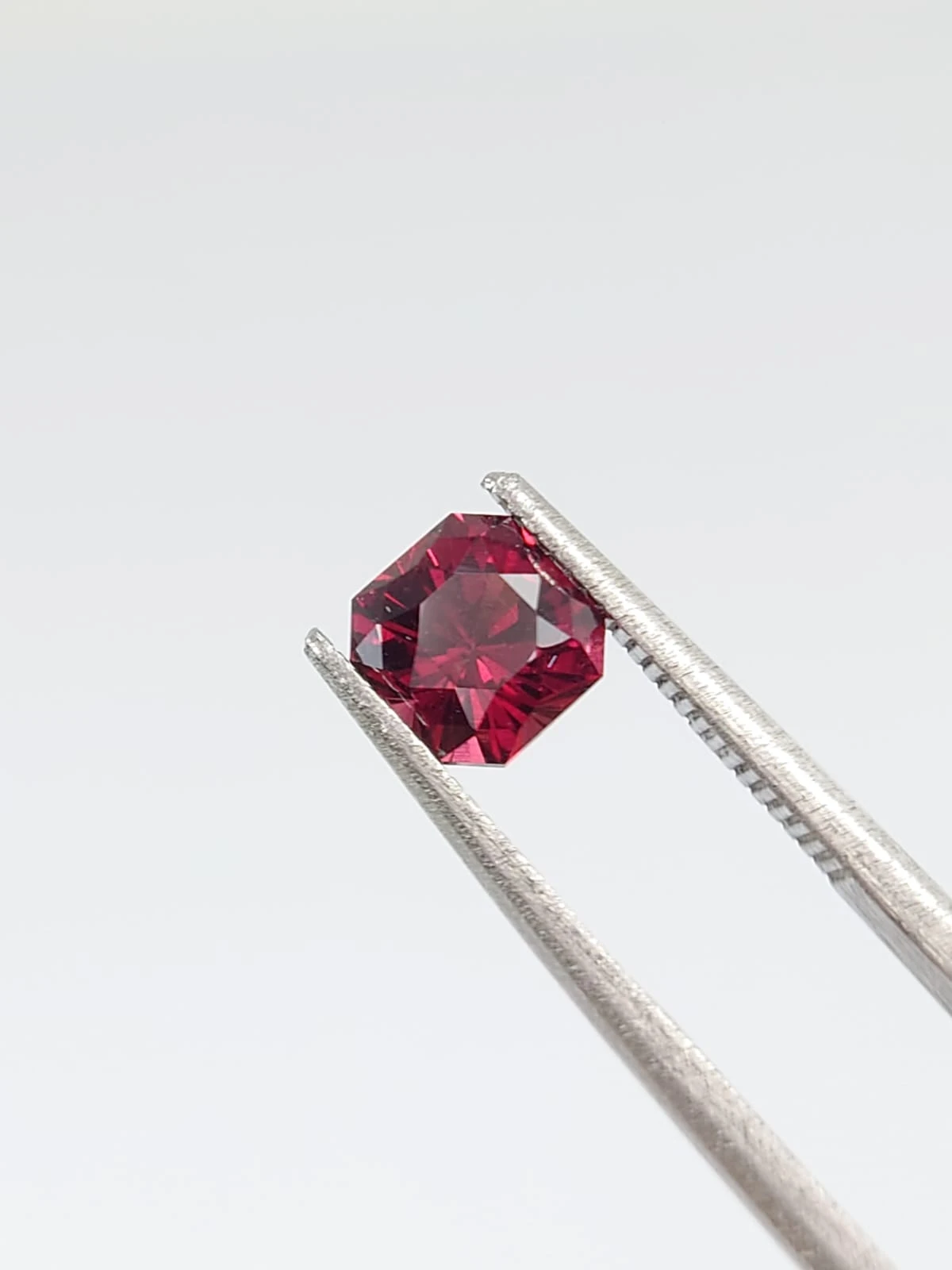1.24ct Natural Rhodolite Garnet from Tanzania — view 4